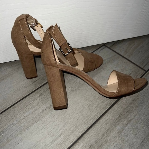 Nine West Abrah Faux Suede Tan Heel
Open Toe Ankle Strap Sandals Sz 7.5 NWOT - Picture 9 of 11